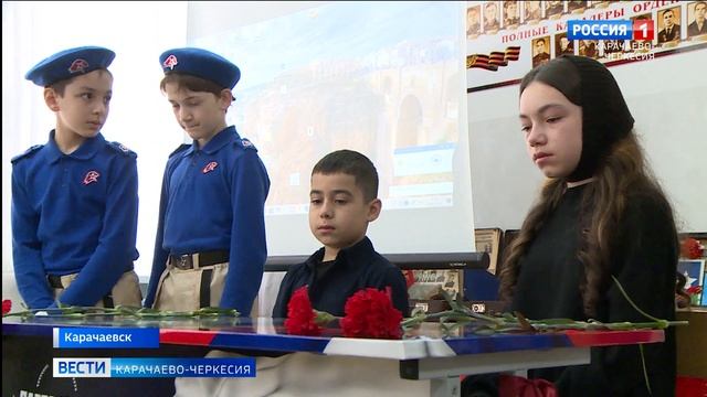 В 6-й школе Карачаевска открыли парту героя погибшего в ходе СВО Расула Шидакова