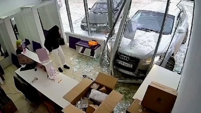 Пиццу заказывали ? Доставлено!   Серия - та же. )))