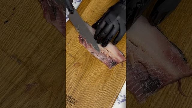 Олюторская селедка названа так в связи с ареалом обитания – олюторского пролива. 🐟