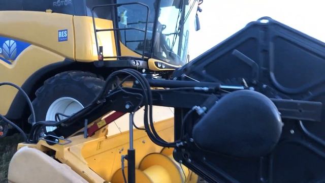 New Holland CR 7.90 Combine Harvester