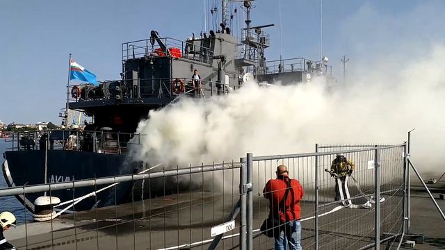 Военноморските сили демонстрират гасене на пожар на търговски кораб в Бургаския залив - 2 част