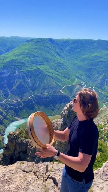 Improvisation at the Azerbaijan Gaval, in the Sulak Canyon, Dagestan. ⛰ #framedrum #gaval #bendir