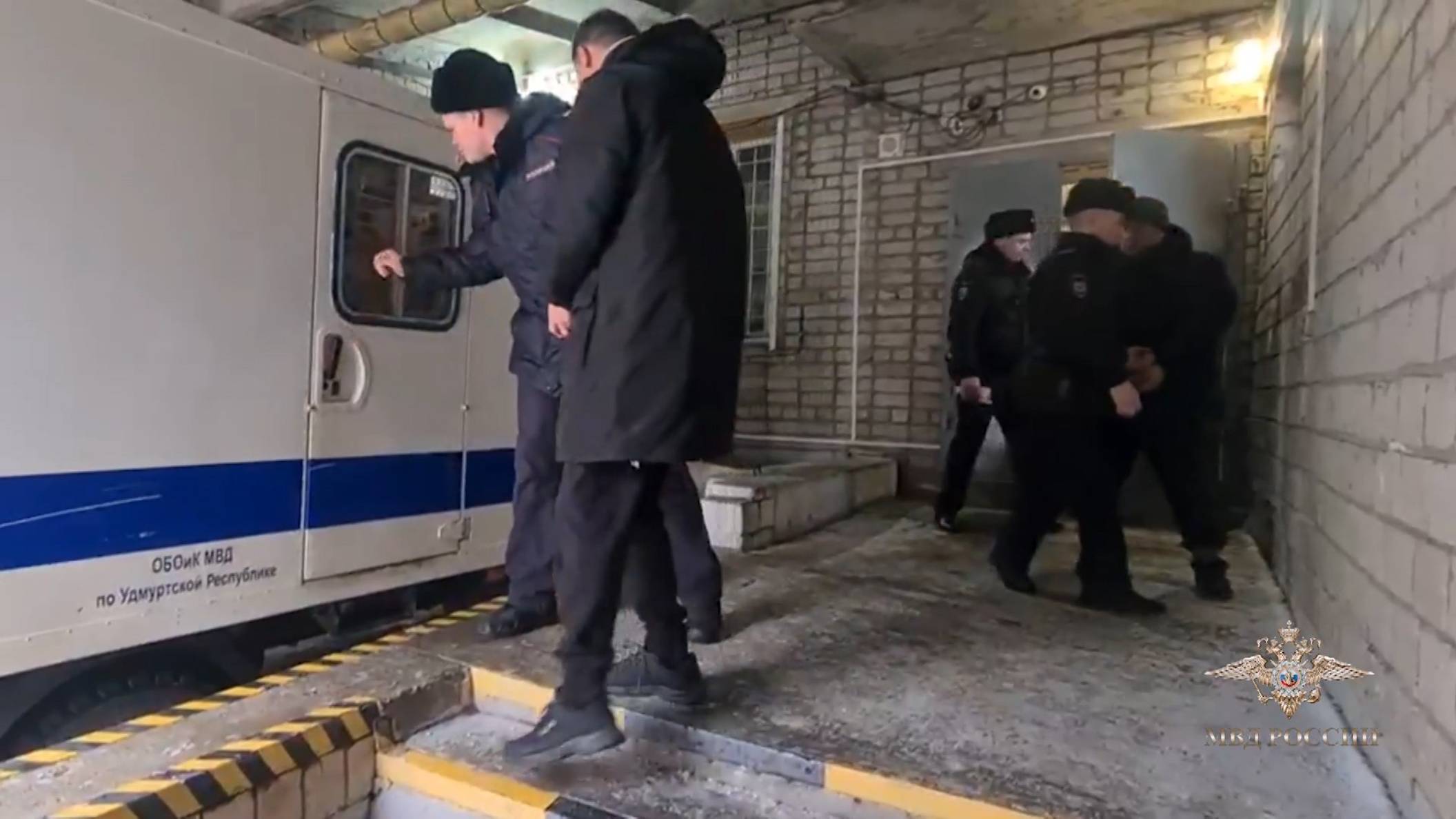 В Удмуртии по подозрению в мошенничестве полицейскими задержан руководитель строительной компании