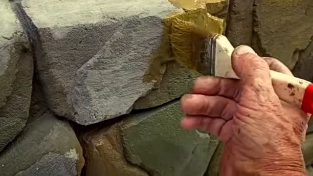 Покраска цоколя дома.