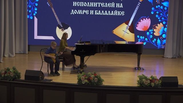 Орлов Матвей. В. Моцарт. "Рондо". Р.Н.П. "На улице дождик" в обр. В. Конова.