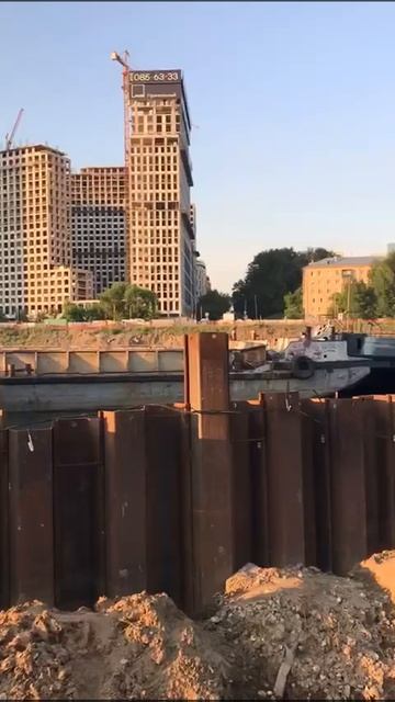 Забивка железобетонных свай в котловане 🔝 Услуги Бурения тел. +7 (985) 185-77-77.