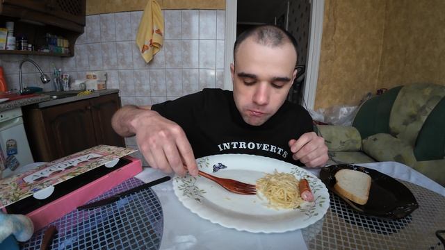 МУКБАНГ СПАГЕТТИ С СЫРОМ / СОСИСКИ ЖАРЕНЫЕ / ЯИЧНИЦА / САЛАТ КРАБОВЫЙ / EATING MUKBANG ASMR АСМР