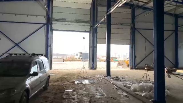 РОЛ-ТЭК. Промышленные секционные ворота Алютех