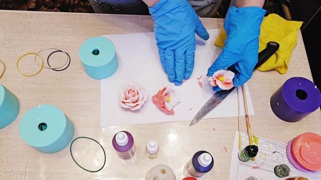 заливка цветов из мыла..
#мылоо #сделалиладно #цветочкиизмыла #ручнаяработка