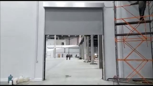 Противопожарная штора МВА многослойная автоматическая EI-120 без орошения на производстве.