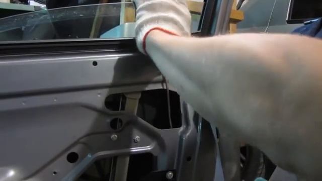 Замена стекла задней двери на Гранте, Калине