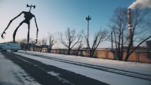 Сиренеголовый гонится за полицейскими