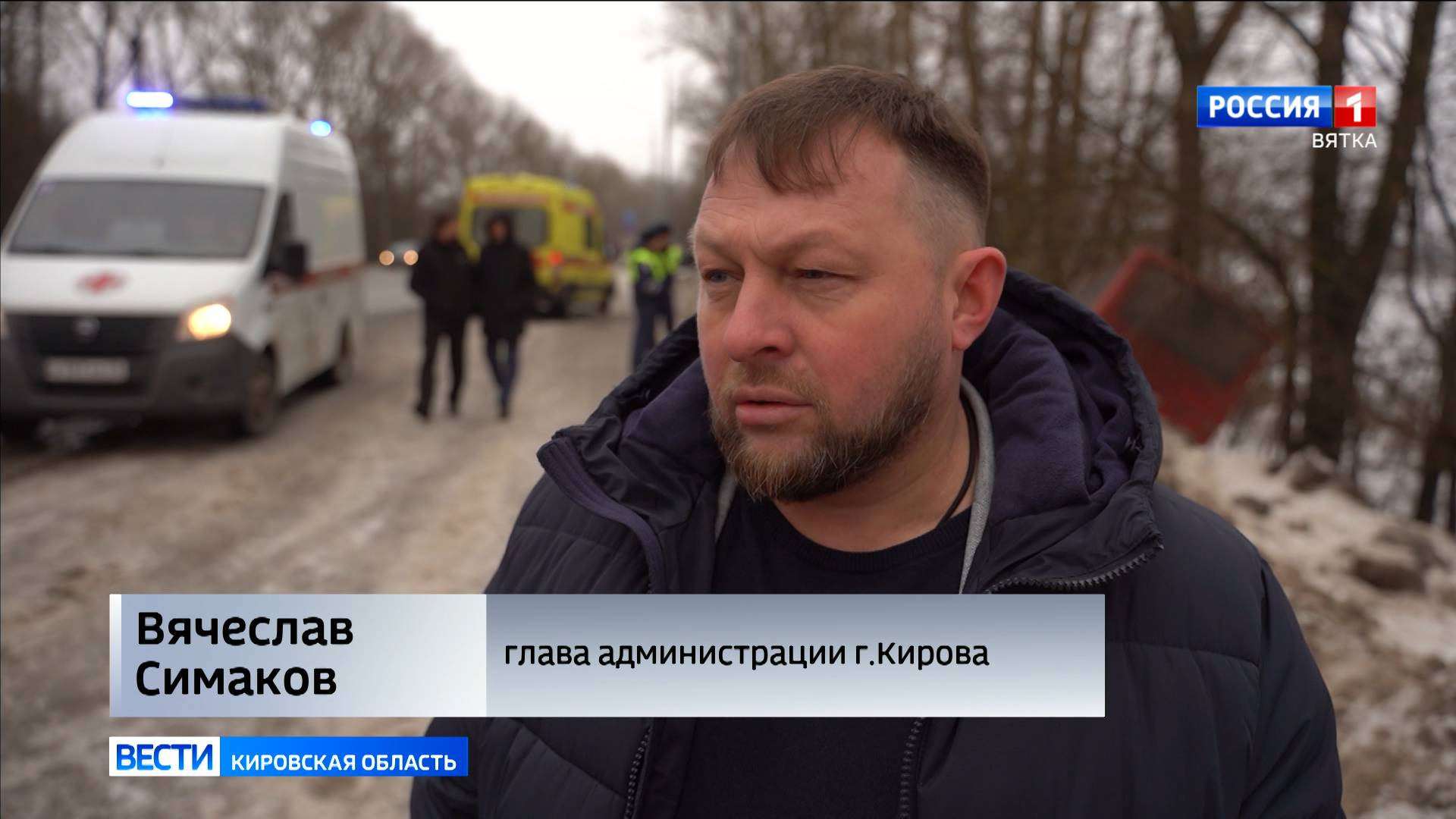 В Кирове автобус съехал с дороги