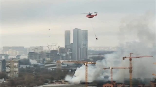 🚁 Тушение вертолетами крупного пожара на северо-западе Москвы🚁