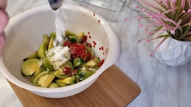ЗЕЛЁНЫЕ ТОМАТЫ - вкуснее не бывает! Остренькие, ароматные, очень вкусные.