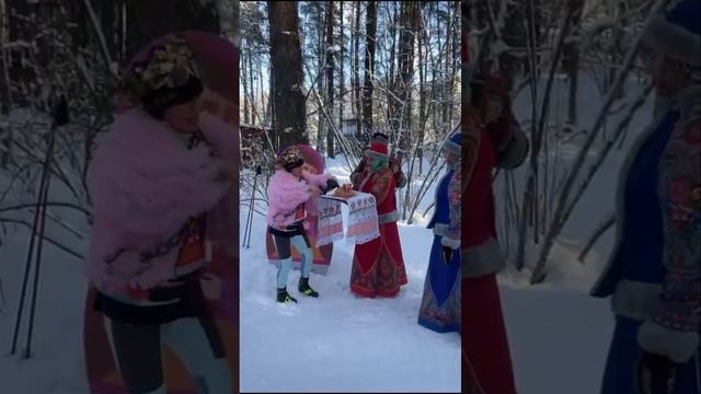 Как ансамбль Поляне юбиляршу на лыжне поздравлял!