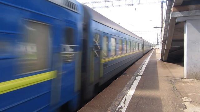 Электровоз ЧС7-028 с поездом№062Ш Николаев-Москва станция Бекасово-1 27.06.2017