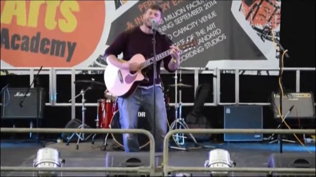 Chubby Loving (live at Glastonbudget 2014)