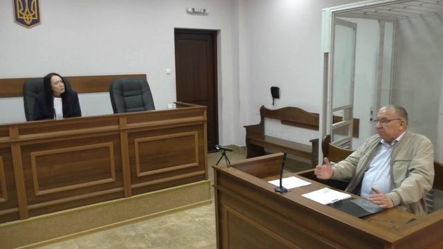 Як приміщення, яке було державною власністю продали як приватне,  де директором був В.С.Садовенко..