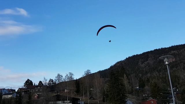 Turbulent landing Sundvollen med Ozone Zeno