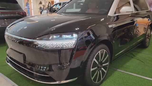 Huawei Aito M9 Hybrid SUV 2025 года выпуска