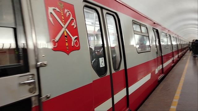 28 января 2025 г. Метропоезд "Юбилейный" 81-722 Прибывает на станцию Площадь Ленина