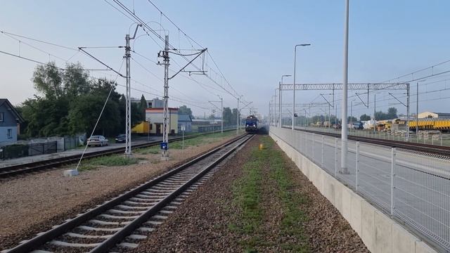 EP09-020 + IC LWÓW EXPRESS z Przemyśla Gł. do Wrocławia Gł., mija stację Rzeszów Zachodni 06.06.202