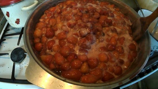 Клубничное варенье за уши не оторвать!!!!