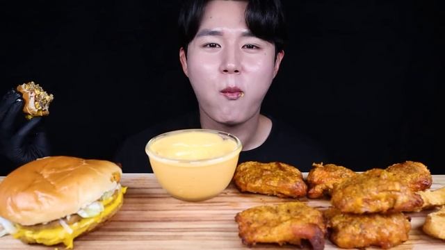 트리플 치즈버거 고추바사삭 양념치킨 치킨 먹방ASMR MUKBANG TRIPLE CHEESEBURGERS & FRIED CHICKEN チキン チーズバーガー eating sound