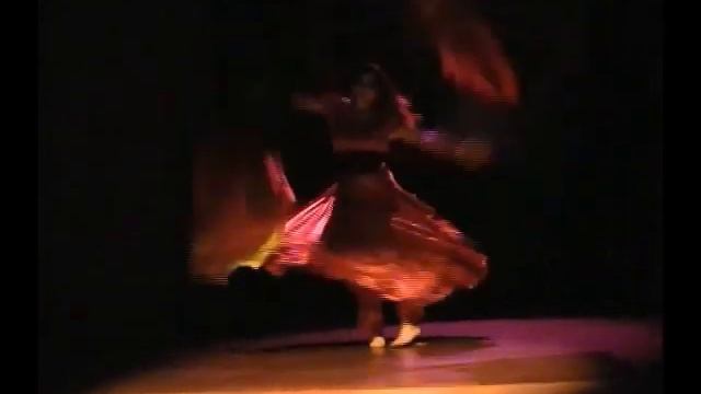 Silvia Bragagnolo - Dança Cigana com Fan Veil