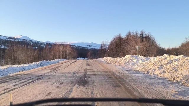 По сопкам Колымы недалеко от Магадана в январе 2025