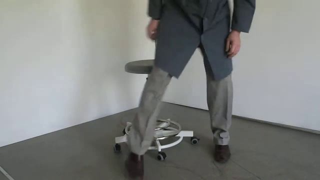 MODEL 1002 DOCTOR STOOL