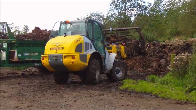 Class Arion 640 loading and spreading manure