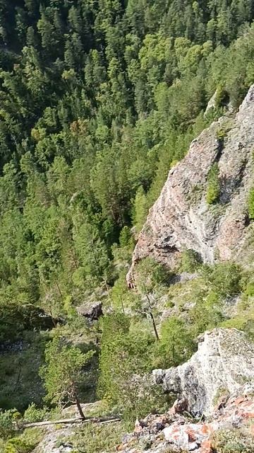 Скалы в Большом Голоустном. Байкал. #байкал #скалы #поход