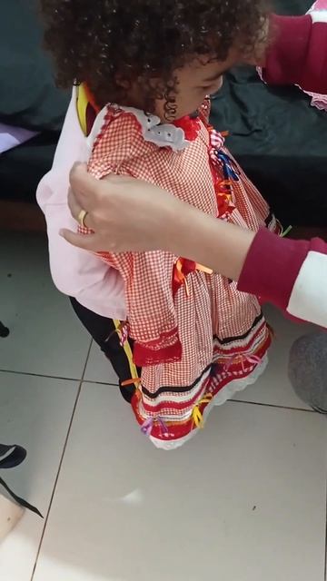 qual vestido ela Vai escolher? Maria Fernanda criança de 3 anos