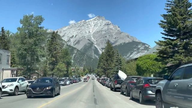 EXPLORING BANFF DOWNTOWN | BANFF AVENUE | GRIZZLY HOUSE | ALBERTA CANADA | Scarlet Zoe TV