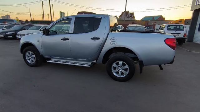 Mitsubishi  	L200	2012	серебристый	MMCJNKB40CDZ12151