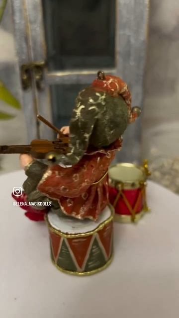 Скоморохи со скрипкой -ватная , елочная игрушка
