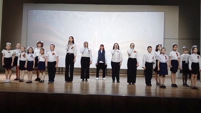 "Пусть салюты гремят"