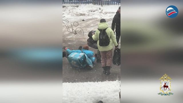 Ты – не ты, когда голоден: храбрый курьер отстоял еду, дав бой дерзкому грабителю