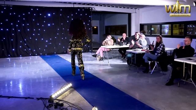 Defilé Freya Piper op persvoorstelling Miss Travestie West Vlaanderen