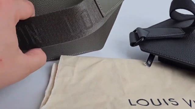 Сумка слинг LOUIS VUITTON