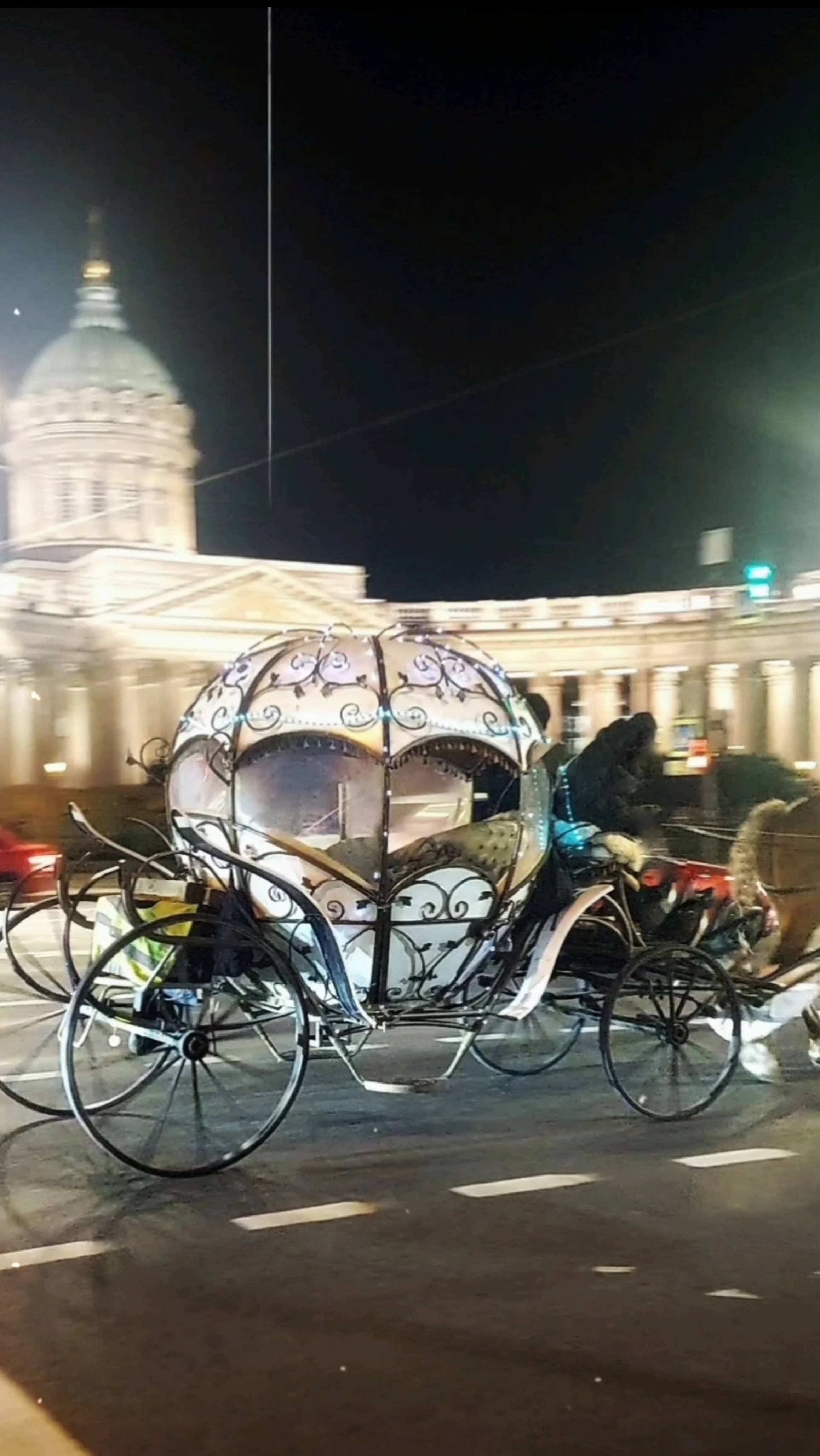 Вот этим центр Петербурга и отличается от спальных районов 😉