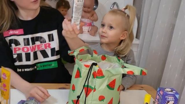 Ксюша и Катя играют в игру " Съедобные или не сьедобное" с CHI CHI LOVE