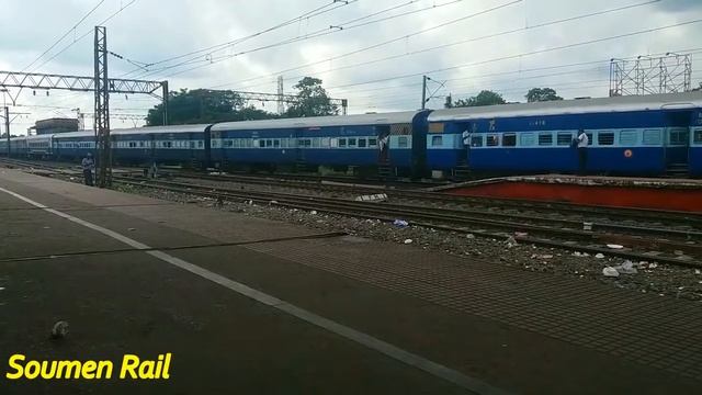 13188/Maa Tara Express - Rampurhat to Sealdah ER/Eastern Zone Arrival At  Bandel Railway Station