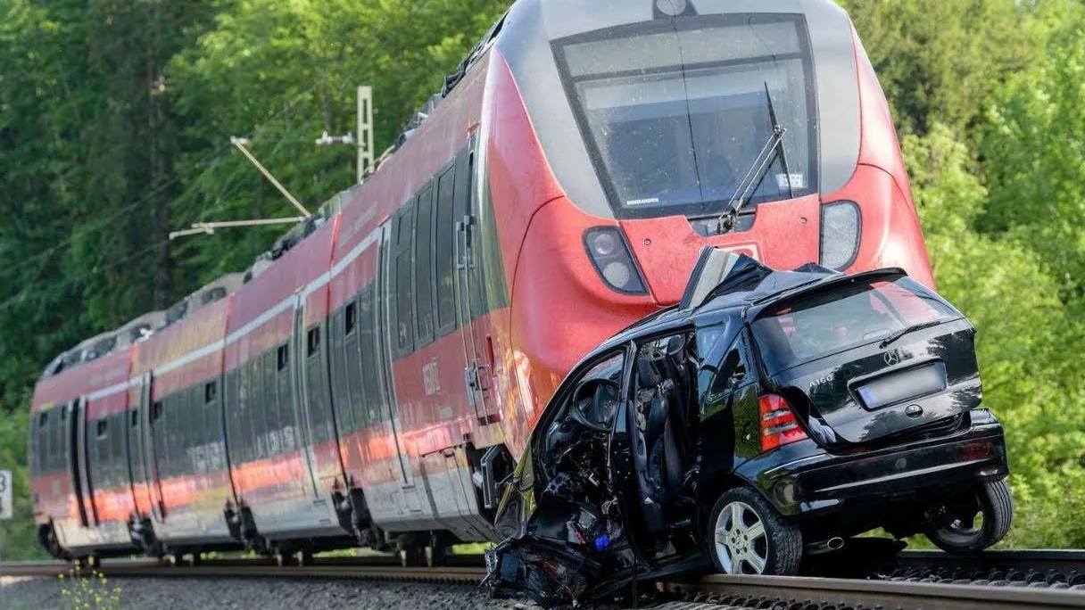 Эти простые советы спасут жизнь , если автомобиль заглох на жд путях