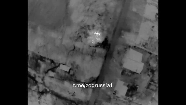 Кадры боевой работы российского агродрона 🔥  По позициям противника были сброшены миномётные мины