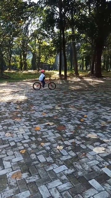 Syam Riding Mongoose BMX #bmx #mongoose #kids