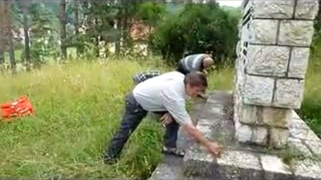 Polaganje vijenca palim borcima u Trbuku.flv