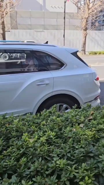 Бентли Бентайга...